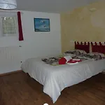 De 2 En Rez-de-chaussee D'une Maison アパート *
