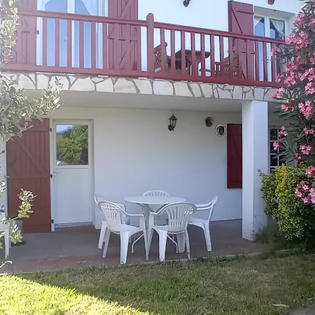 De 2 En Rez-de-chaussee D'une Maison Apartament Bardos