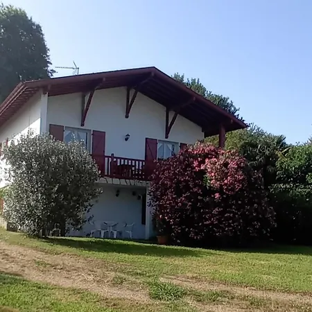 Apartament De 2 En Rez-de-chaussee D'une Maison Bardos