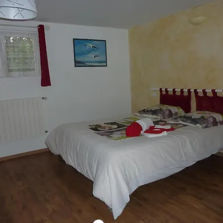 De 2 En Rez-de-chaussee D'une Maison شقة *