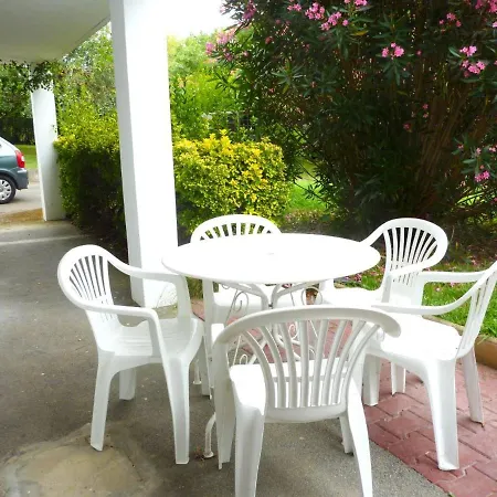 De 2 En Rez-de-chaussee D'une Maison Apartament *