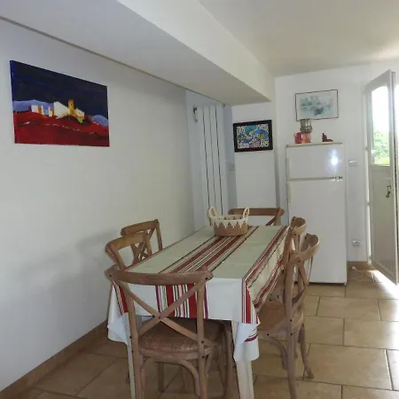 De 2 En Rez-de-chaussee D'une Maison Apartament Bardos